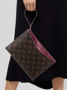 Signture Classic Clutch W/red Trim Detail